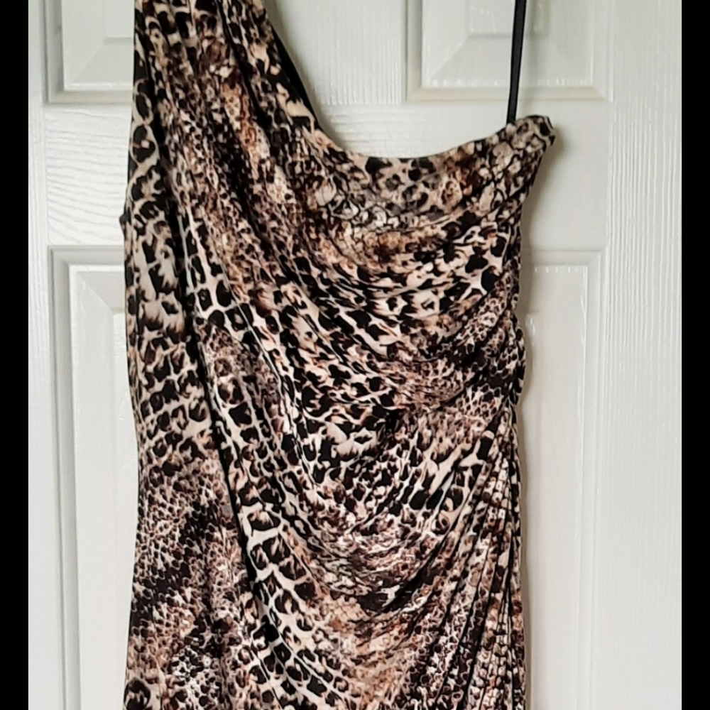 SEXY!! Gorgeous one shoulder animal print dress!!